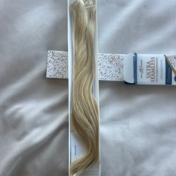 Platinum Hair Extensions 18 inch - Picture 4 of 5